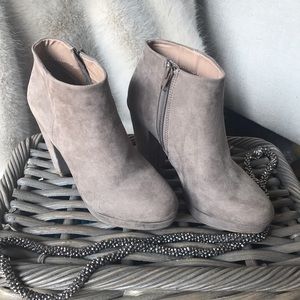 NWOT Suede Ankle Booties 😍
